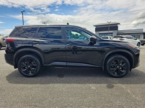 Used 2023 Nissan Rogue SV AWD/4WD image 2