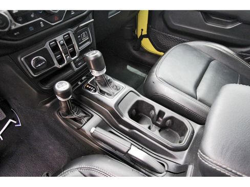 Used 2023 Jeep Wrangler Unlimited Sahara w/ Cold Weather Group AWD/4WD image 23