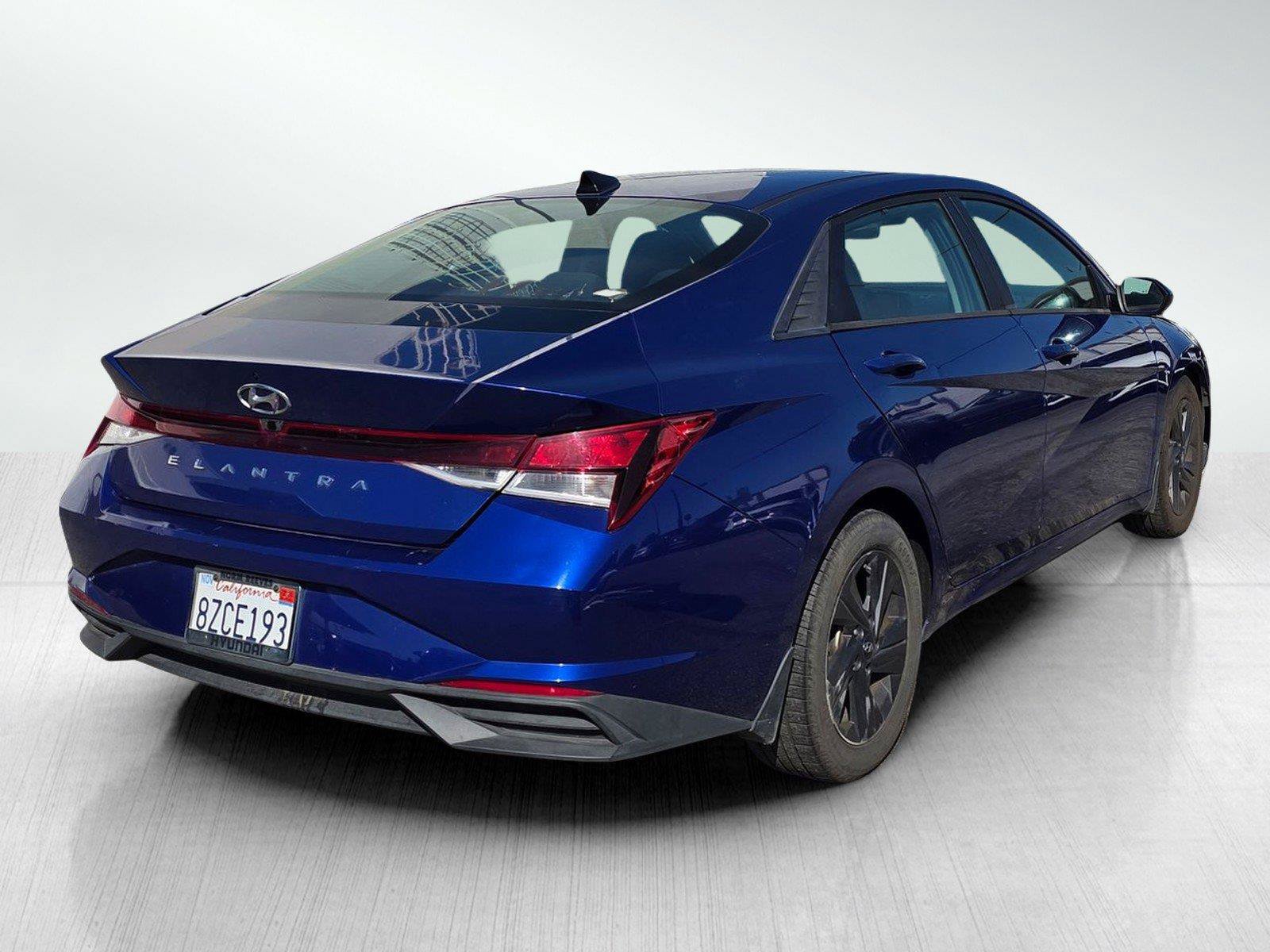 Used 2022 Hyundai Elantra SEL w/ Convenience Package FWD image 4