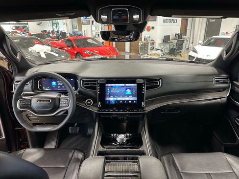 Used 2022 Jeep Wagoneer Series III image 16