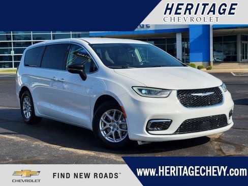 Used 2024 Chrysler Pacifica Touring-L FWD image 1