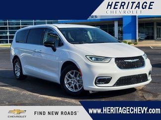 Used 2024 Chrysler Pacifica Touring-L FWD video 1