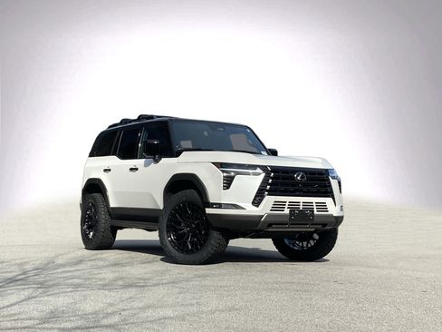 Used 2024 Lexus GX 550 image 2