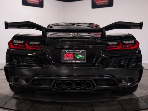 Used 2023 Chevrolet Corvette Z06 w/ Z07 Performance Package RWD image 6