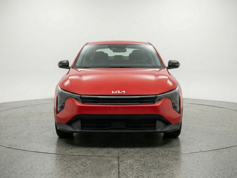 Used 2025 Kia K4 LXS image 2