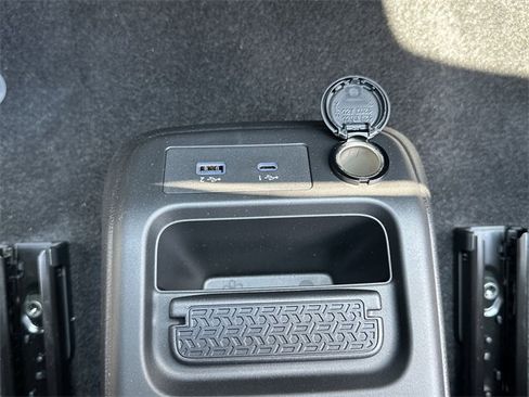 New 2025 Nissan Ariya Platinum image 13