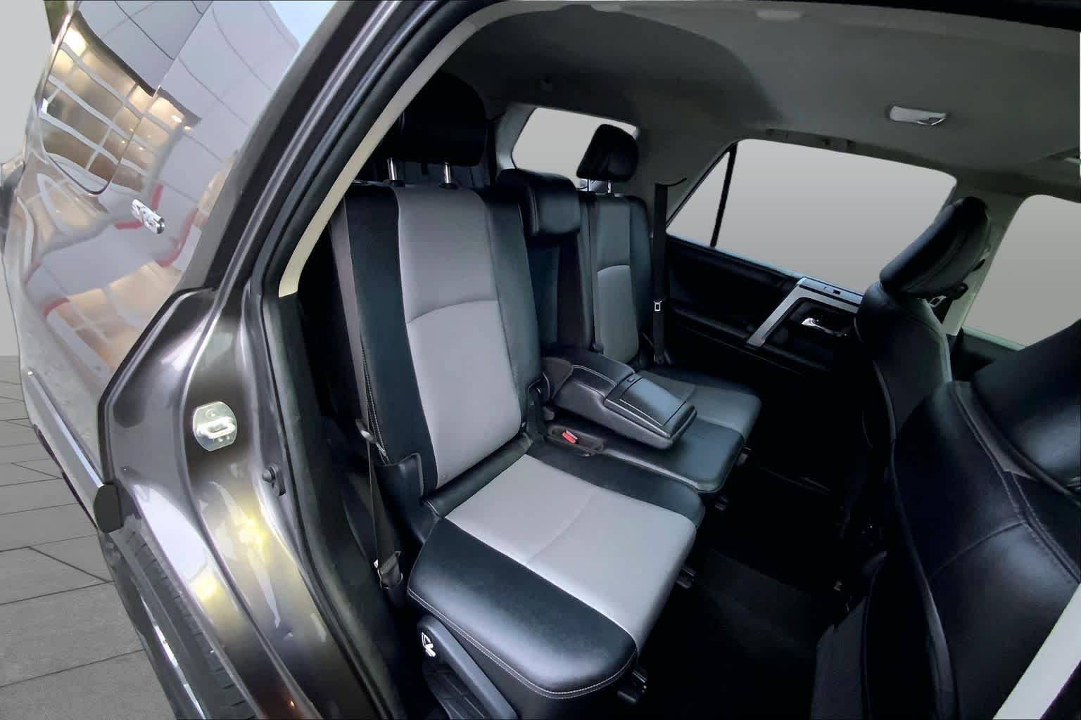 Used 2018 Toyota 4Runner SR5 Premium RWD image 17