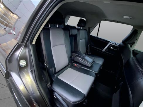 Used 2018 Toyota 4Runner SR5 Premium RWD image 17