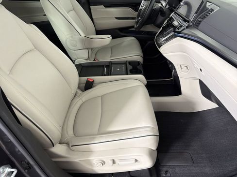 Used 2025 Honda Odyssey Touring image 11
