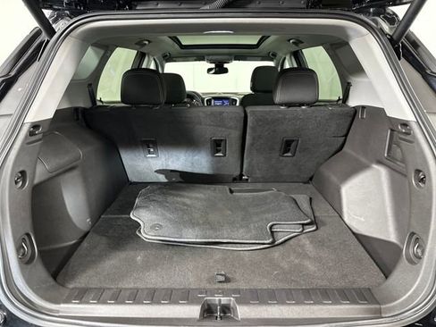 Used 2023 GMC Terrain SLE w/ Driver Convenience Package image 27