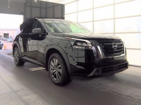 Certified 2025 Nissan Pathfinder SV w/ SV Premium Package FWD image 11