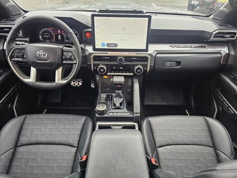 Used 2025 Toyota Tacoma TRD Sport AWD/4WD image 18
