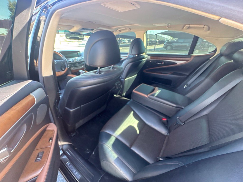Used 2016 Lexus LS 460 w/ Comfort Package RWD image 4