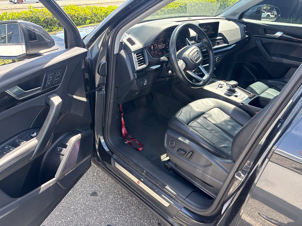 Used 2020 Audi Q5 e Premium Plus w/ Premium Plus Package AWD/4WD image 23