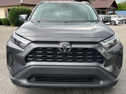Used 2022 Toyota RAV4 XLE AWD/4WD image 3