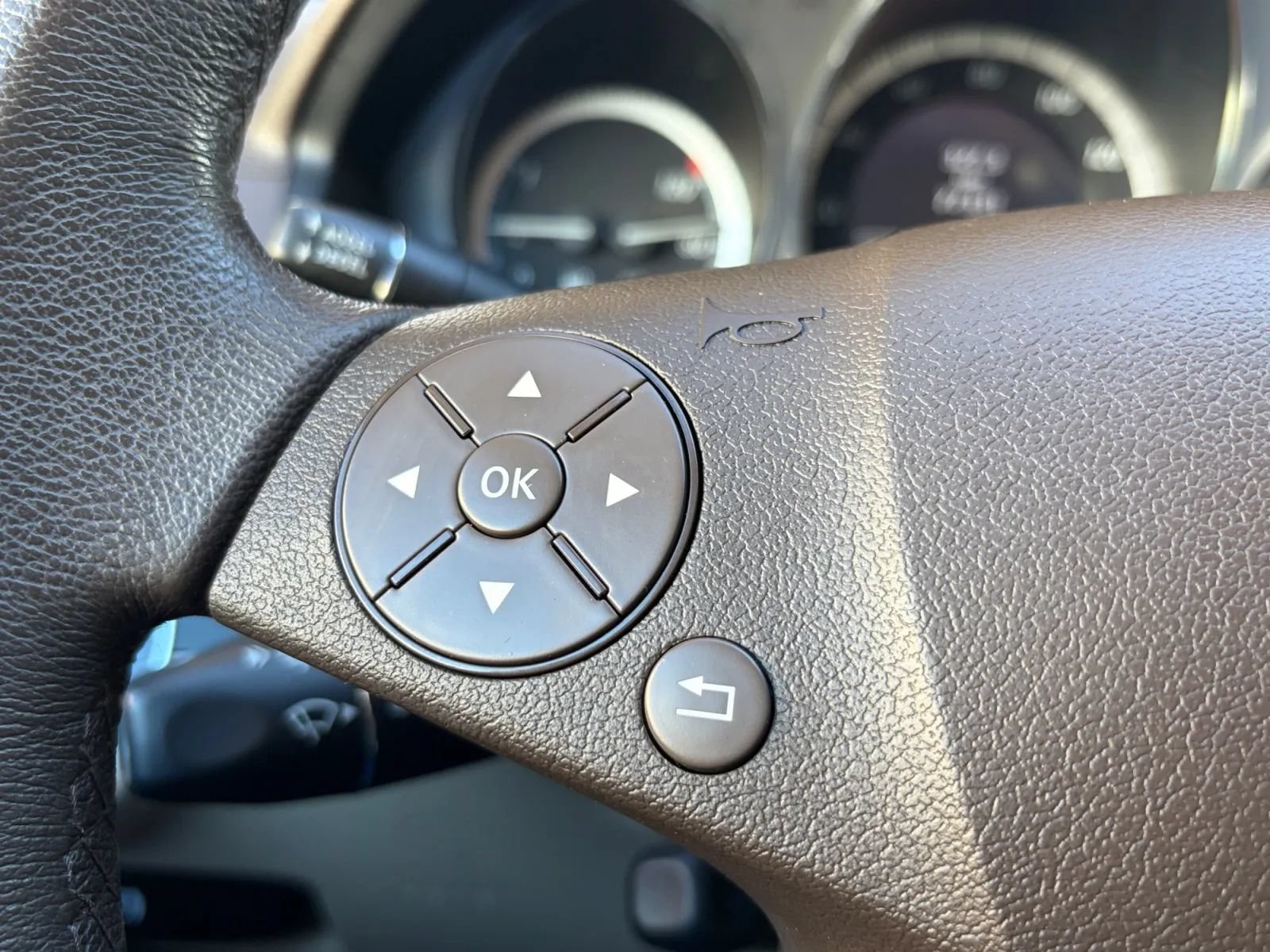 Used 2010 Mercedes-Benz C 300 Sedan image 29