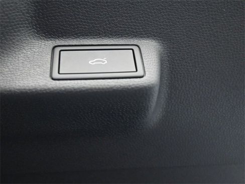 New 2025 Volkswagen ID. Buzz Pro S image 12