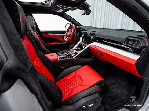Used 2021 Lamborghini Urus AWD/4WD image 43