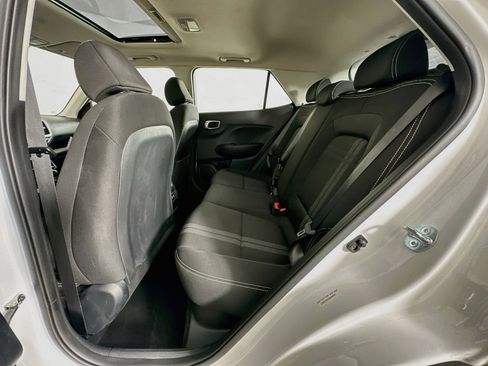 Used 2025 Hyundai Venue SEL FWD image 26