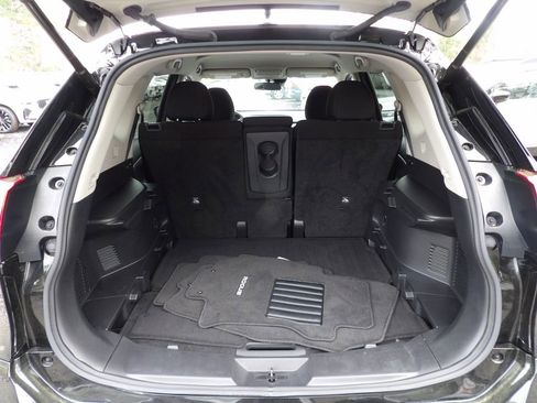 Used 2020 Nissan Rogue SV w/ Premium Package image 24