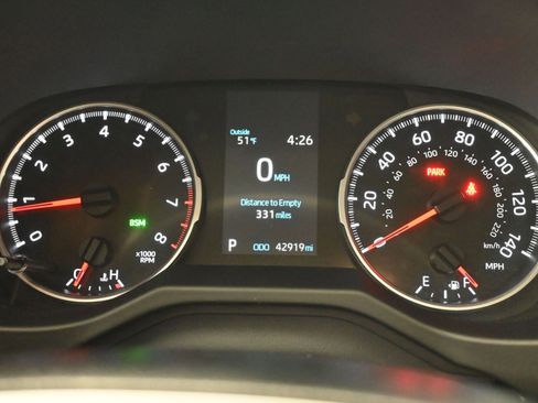 Used 2021 Toyota RAV4 XLE Premium image 20