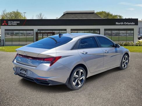 Used 2023 Hyundai Elantra SEL w/ Convenience Package FWD image 3