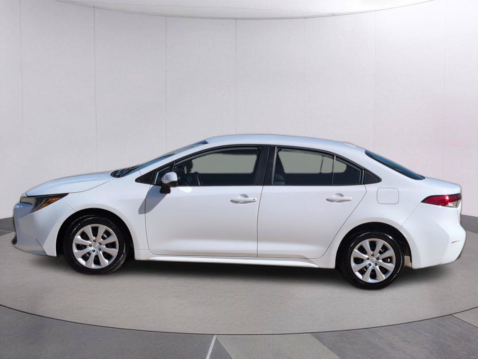 Used 2024 Toyota Corolla LE FWD image 2