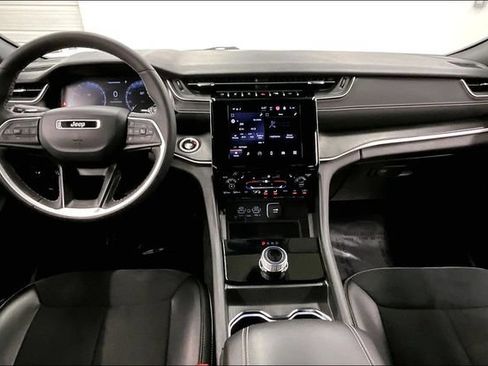 Used 2024 Jeep Grand Cherokee Altitude AWD/4WD image 17