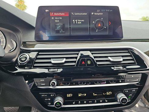 Used 2019 BMW 530e w/ Premium Package image 20