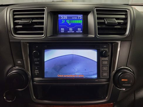 Used 2013 Toyota Highlander Limited AWD/4WD image 20