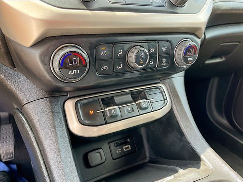 Used 2022 GMC Acadia Denali w/ Denali Ultimate Package image 16