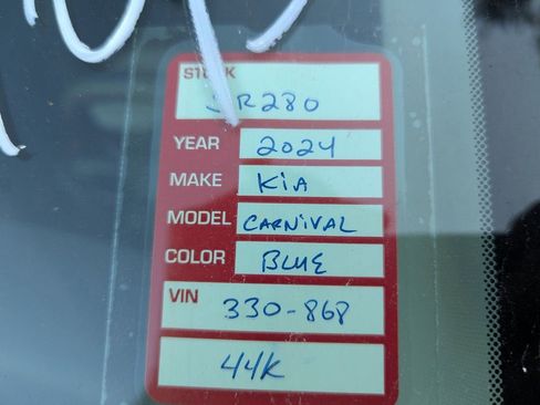 Certified 2024 Kia Carnival LX image 5