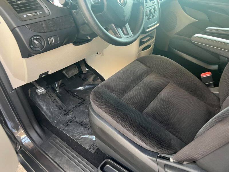 Used 2019 Dodge Grand Caravan SE w/ UConnect Hands-Free Group FWD image 15