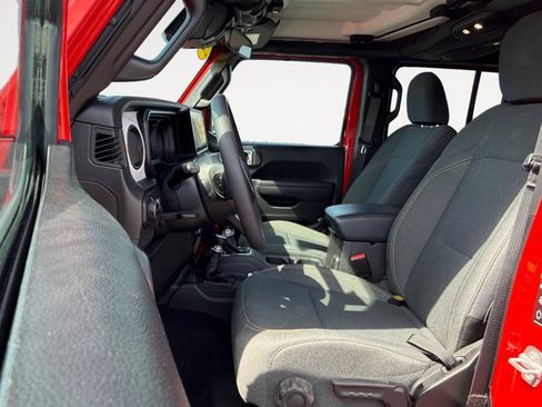Used 2025 Jeep Wrangler Unlimited Sport AWD/4WD image 12