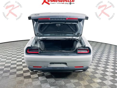 Used 2019 Dodge Challenger SXT image 29