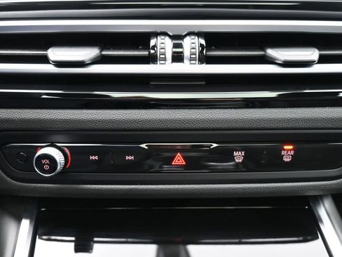 Used 2023 BMW 230i xDrive Coupe w/ Premium Package image 18