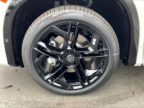 New 2025 Volkswagen Tiguan SE R-Line image 13