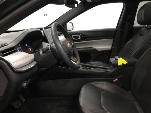 Used 2023 Jeep Compass Limited w/ Sun and Sound Group AWD/4WD image 5