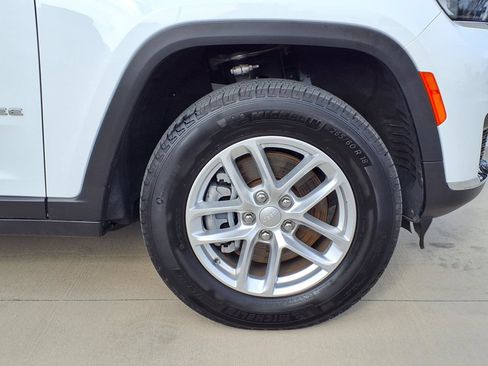 Used 2024 Jeep Grand Cherokee L Laredo RWD image 9