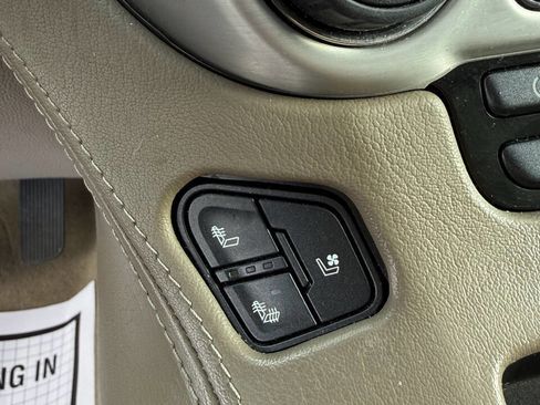 Used 2018 GMC Yukon SLT AWD/4WD image 20