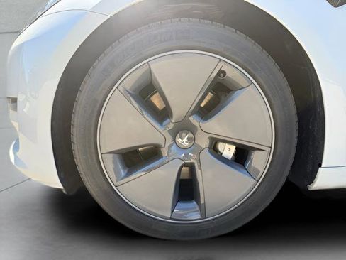 Used 2023 Tesla Model 3 Standard Range image 9