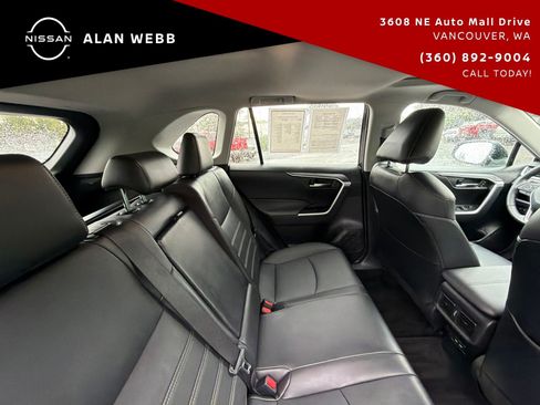 Used 2022 Toyota RAV4 XLE Premium AWD/4WD image 23