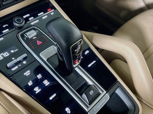 Used 2023 Porsche Cayenne AWD/4WD image 17