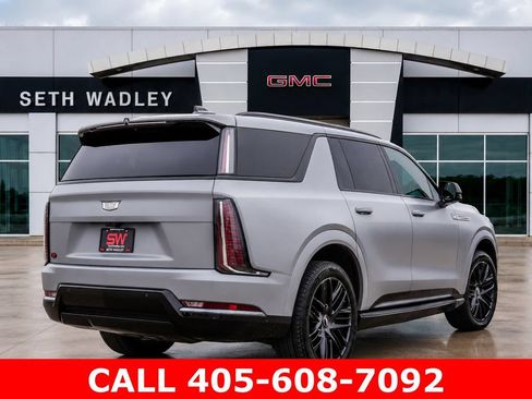 Used 2026 Cadillac Escalade IQL Sport 2 AWD/4WD image 7