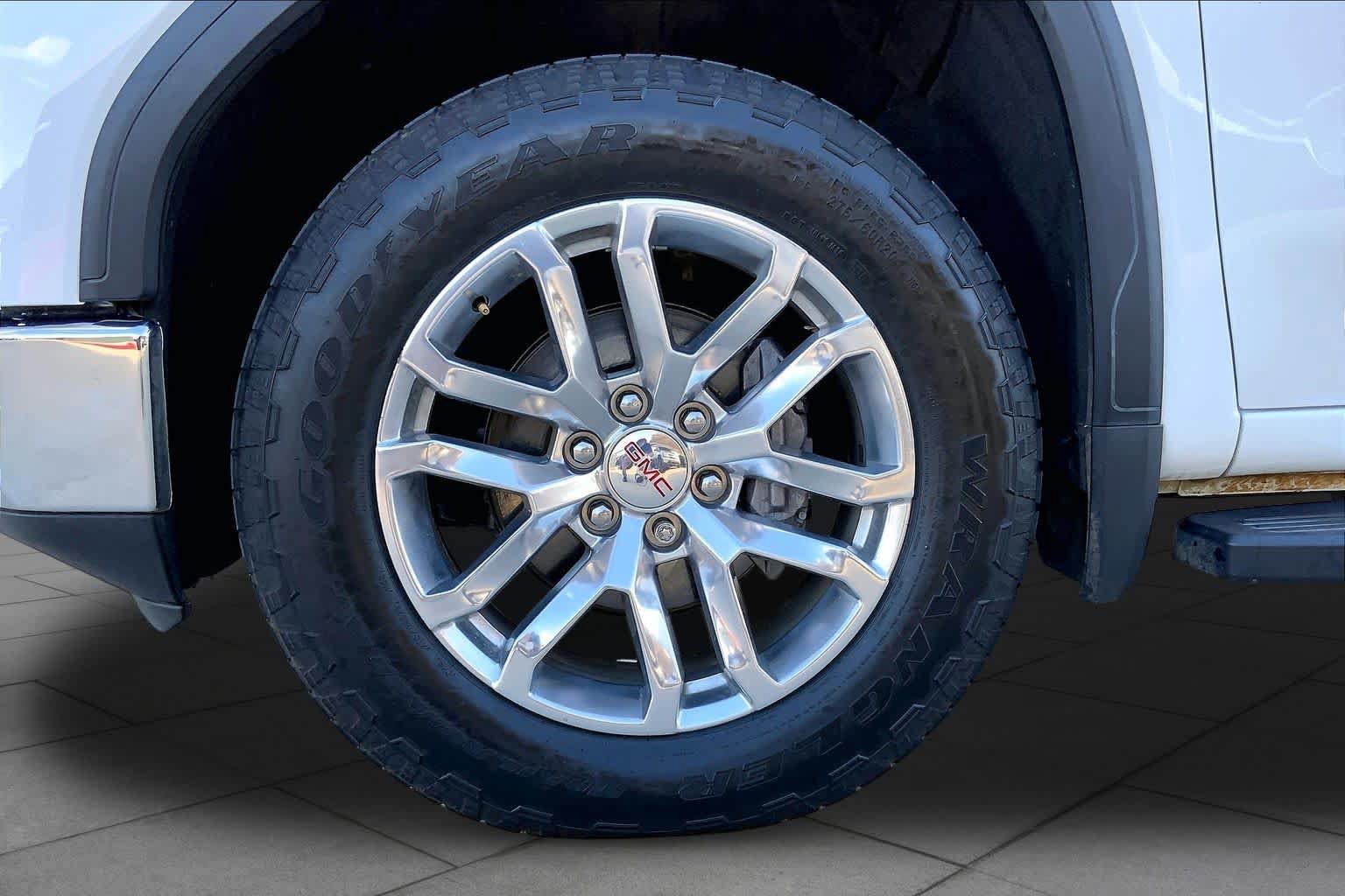 Used 2019 GMC Sierra 1500 SLT w/ SLT Premium Plus Package AWD/4WD image 11