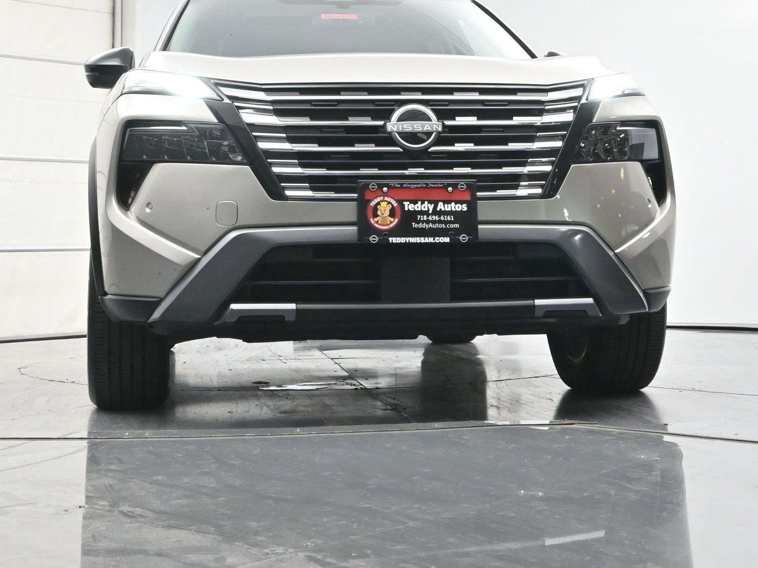 Certified 2025 Nissan Rogue SL w/ SL Premium Package AWD/4WD image 28