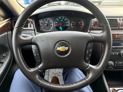 Used 2012 Chevrolet Impala LTZ image 19