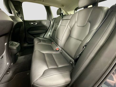 Certified 2018 Volvo XC60 T5 Momentum w/ Convenience Package image 23