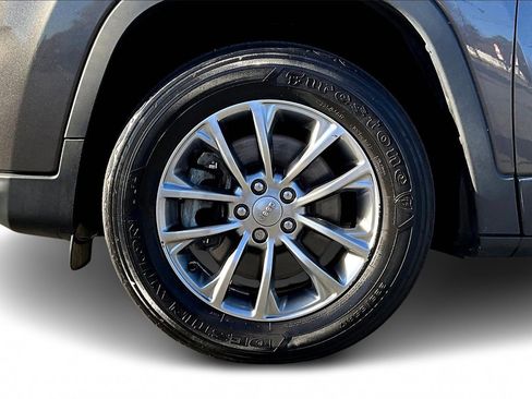 Certified 2022 Jeep Cherokee Latitude Lux w/ Sun & Sound Group image 31