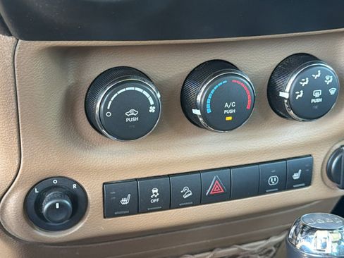 Used 2018 Jeep Wrangler Rubicon w/ Power Convenience Group AWD/4WD image 14